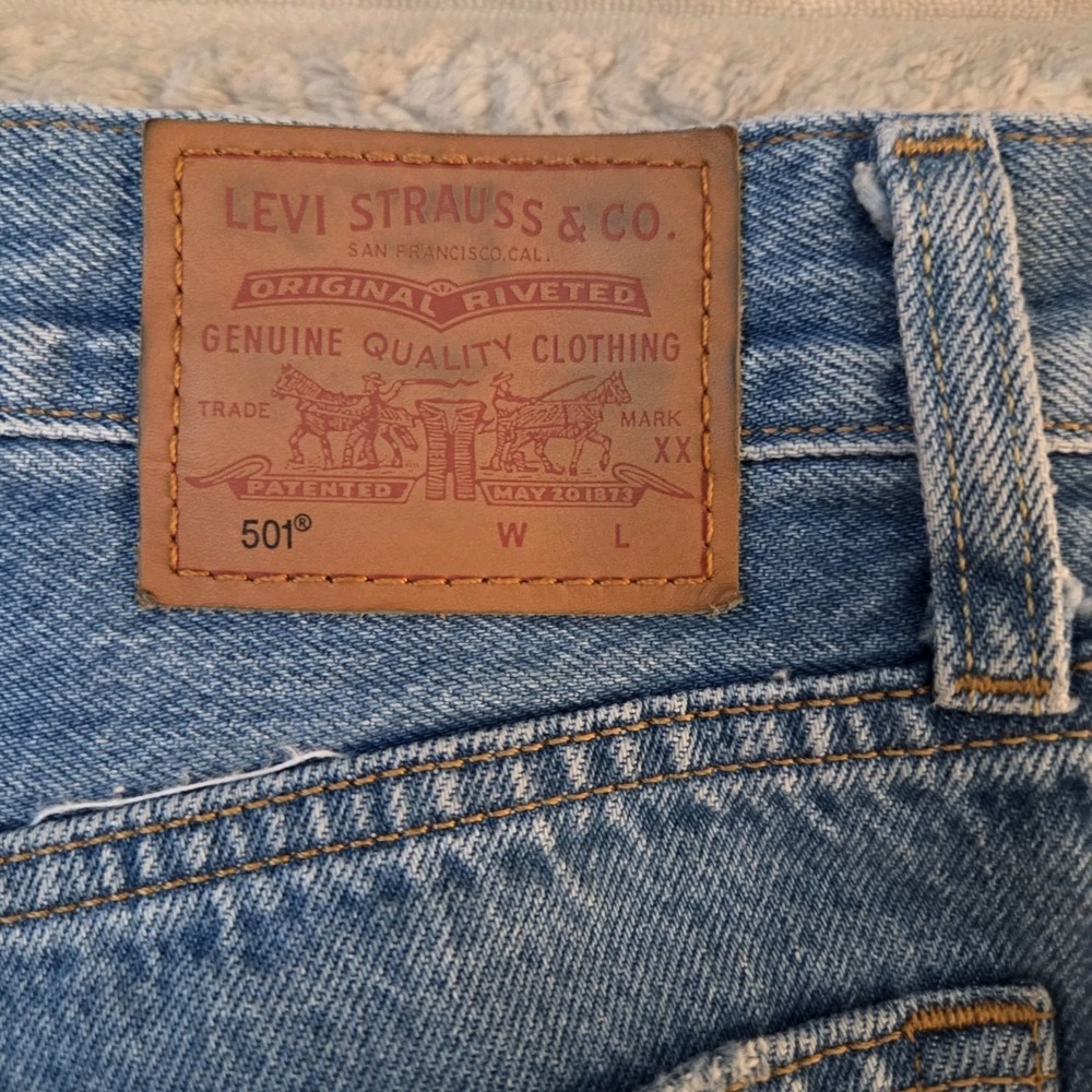 Levi's 501 Original Fit Jeans Womens W27 L30 Light Wash Distressed Ripped Denim - Picture 10 of 14
